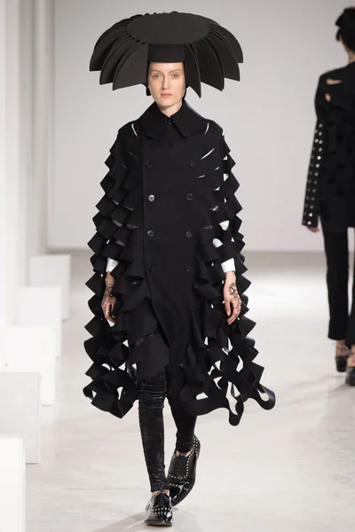 Look 19